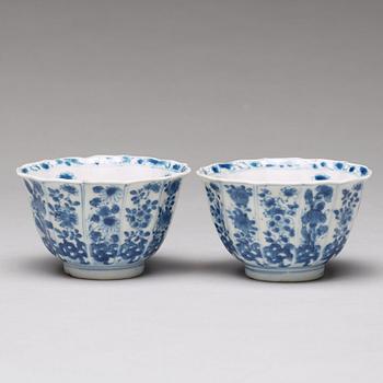 Six (2+2+2) blue and white cups with five (2+2+1) dishes, Qing dynasty, Kangxi (1662-1722).