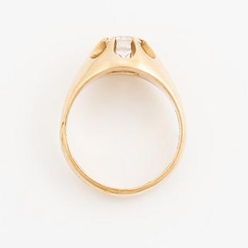Ring, 14K guld med briljantslipad diamant.