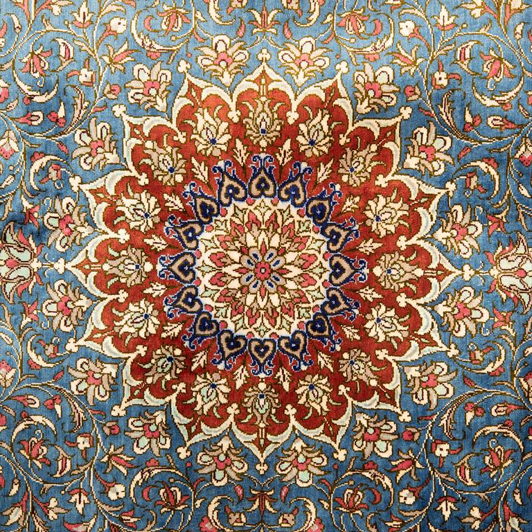 Ghom silk rug, approximately 149x100 cm.