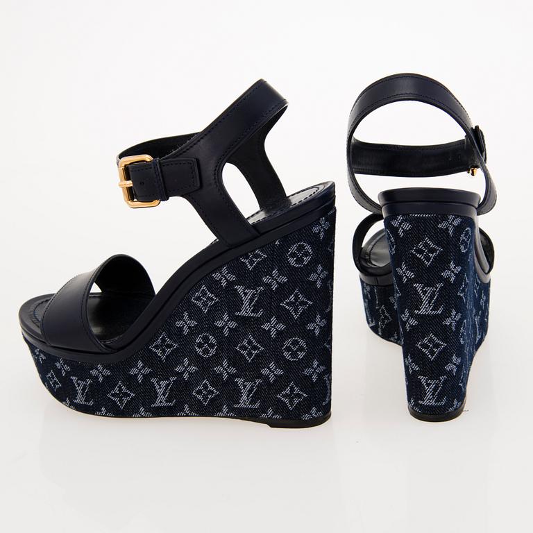 LOUIS VUITTON Monogram Waterfall Wedges in size 40.