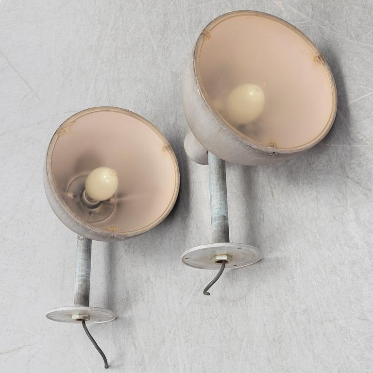 Poul Henningsen, a pair of Toldbod outdoor lights, Louis Poulsen.