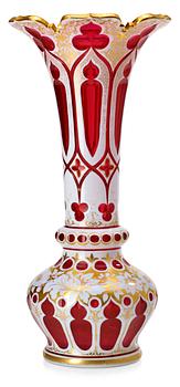 1215. A Russian glass vase, 19th Century, presumably by the Imperial glass manufactory.