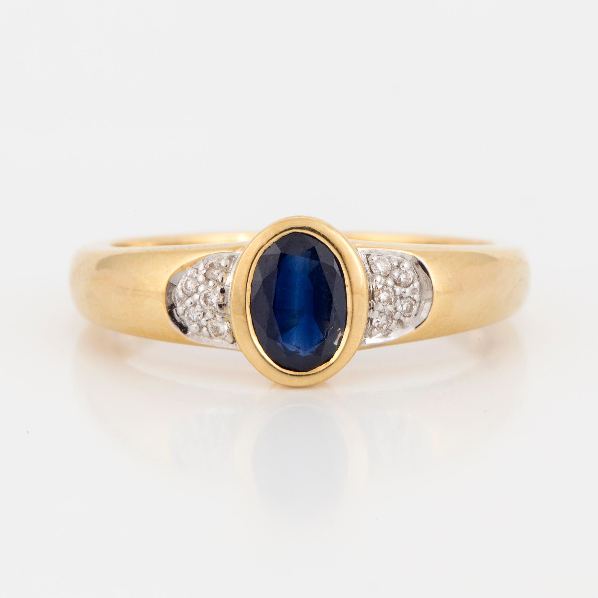 Ring, 18 carat yellow gold, sapphire and diamonds.