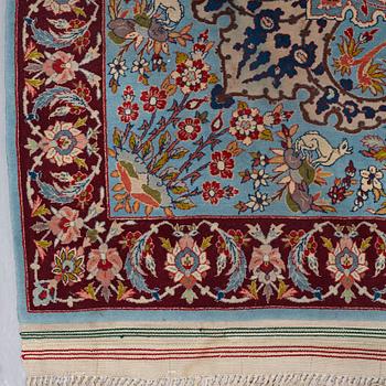 A CARPET, Old Esfahan, ca 416 x 305 cm (+ the ends have 5,5 and 7 cm flat weave).