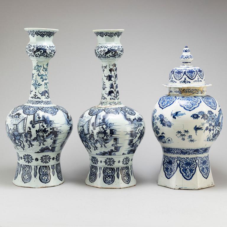 Three massive blue and white faiance vases, Delft, 18th century.