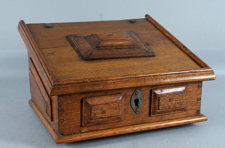 SKRIVSCHATULL, ek, 1700/1800-tal.