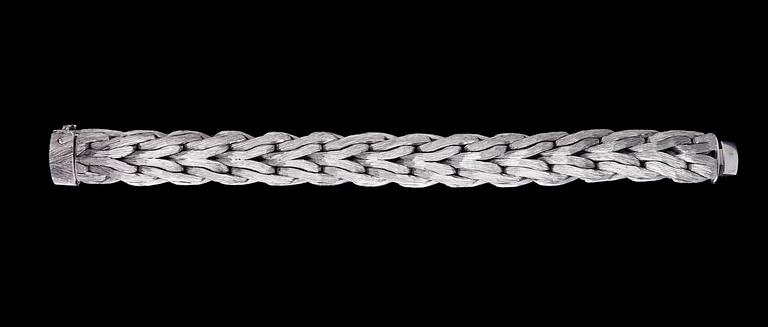 A white gold bracelet, weight 169 g.