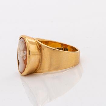 PENDANT W CHAIN and RING, 18K gold and shell cameos, length approx 54 cm, G Dahlgren & Co Malmö 1962.