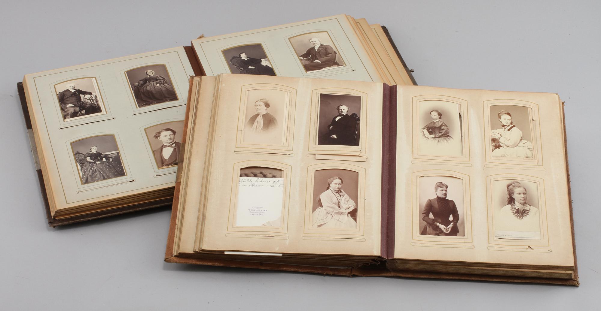 FOTOALBUM, 2 st, sekelskiftet 1800/1900.