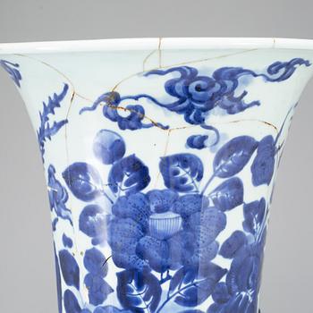 VAS, porslin. Japan, Genroku, omkring 1700.