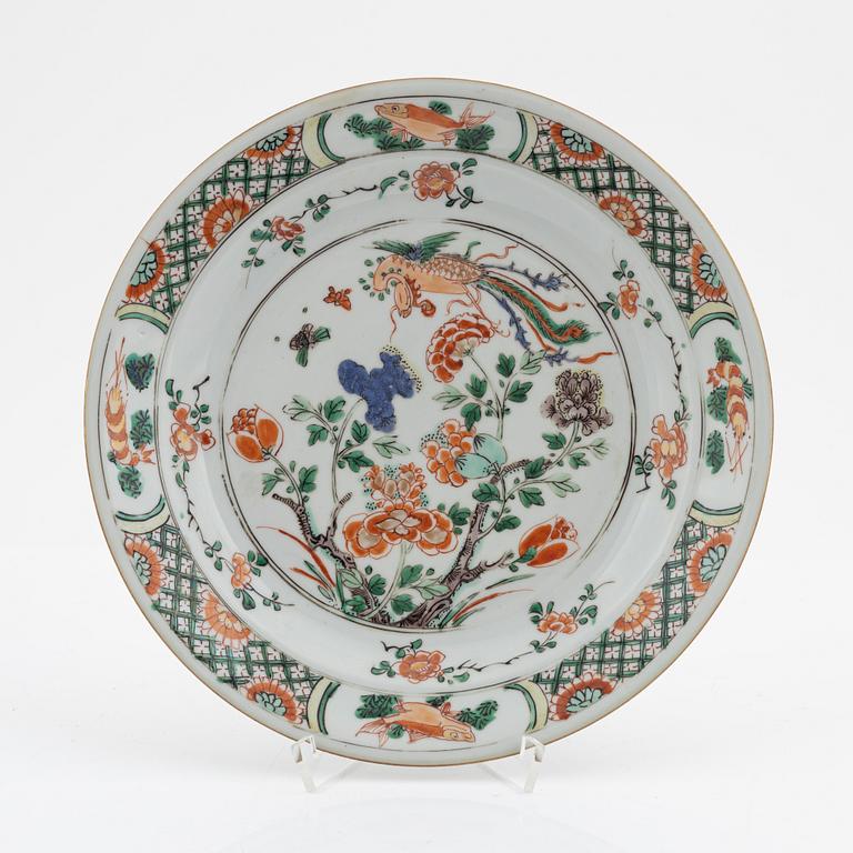 A Chinese famille verte porcelain dish, Qing dynasty, Kangxi (1662-1722).