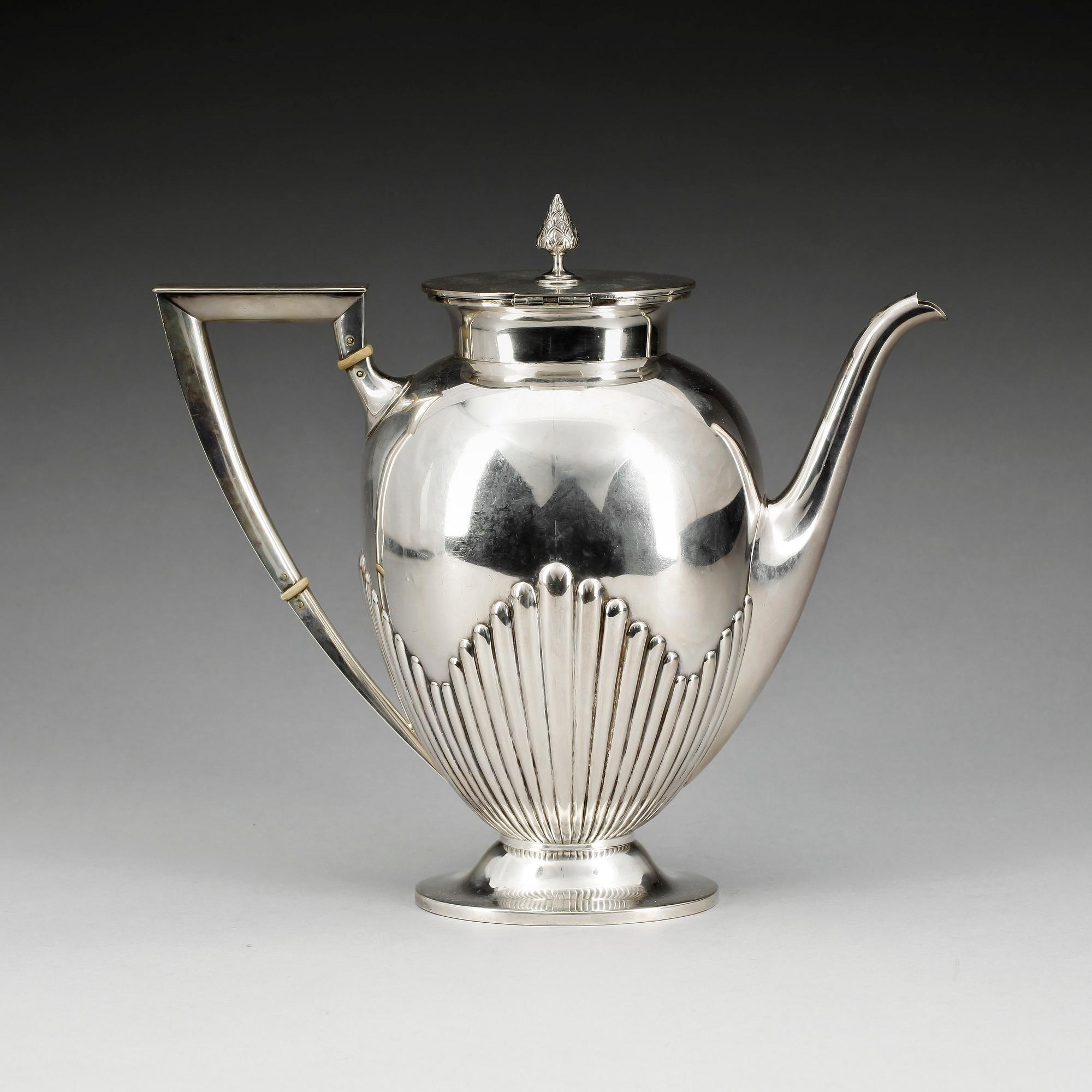 KAFFEKANNA, silver, empirestil, Tostrup, Kristiania 1903. Norge. Vikt ca 660 gram.