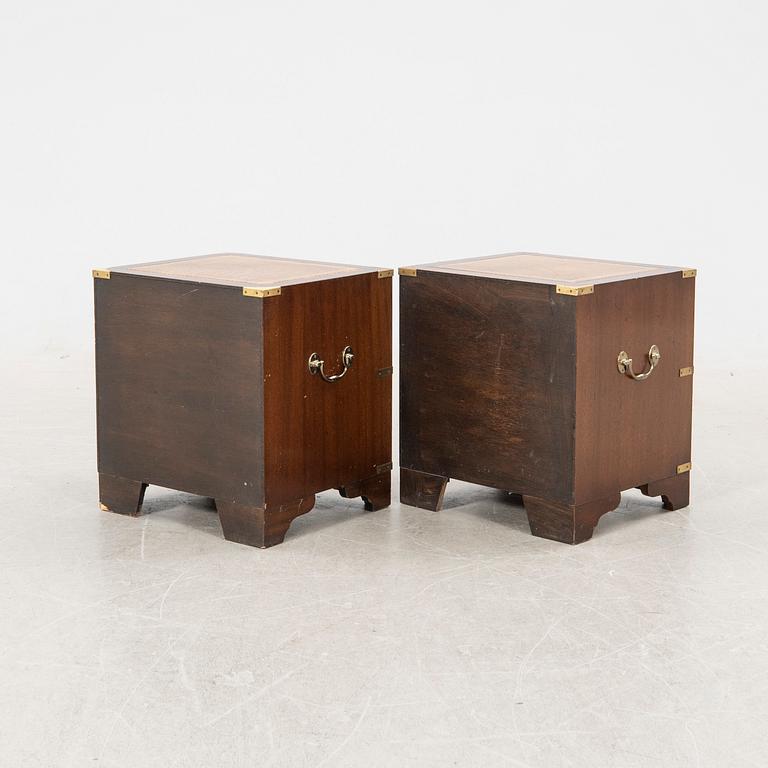 Nightstands, a pair, English style, second half of the 20th century.