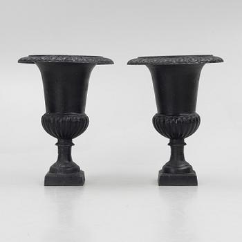 A pair of cast-iron garden urns, second half of the 20th Century.