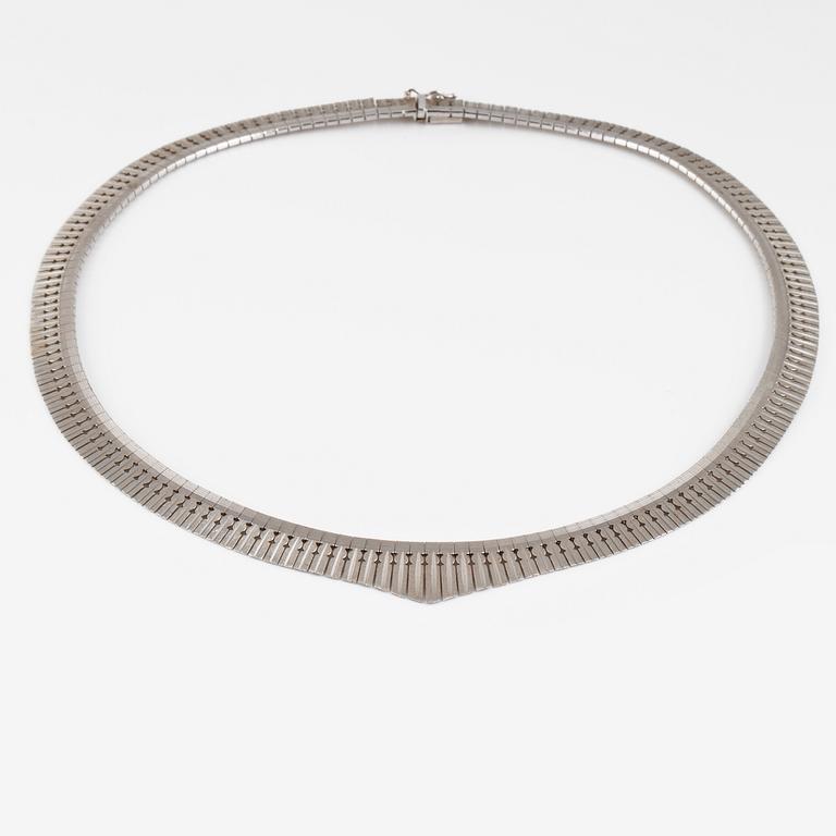COLLIER, silver, importstämplat. Vikt 27,3 gram.