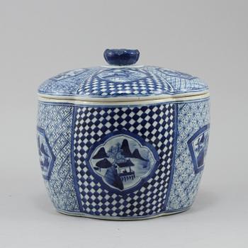 BURK MED LOCK, porslin, Japan, 1800/1900-tal.