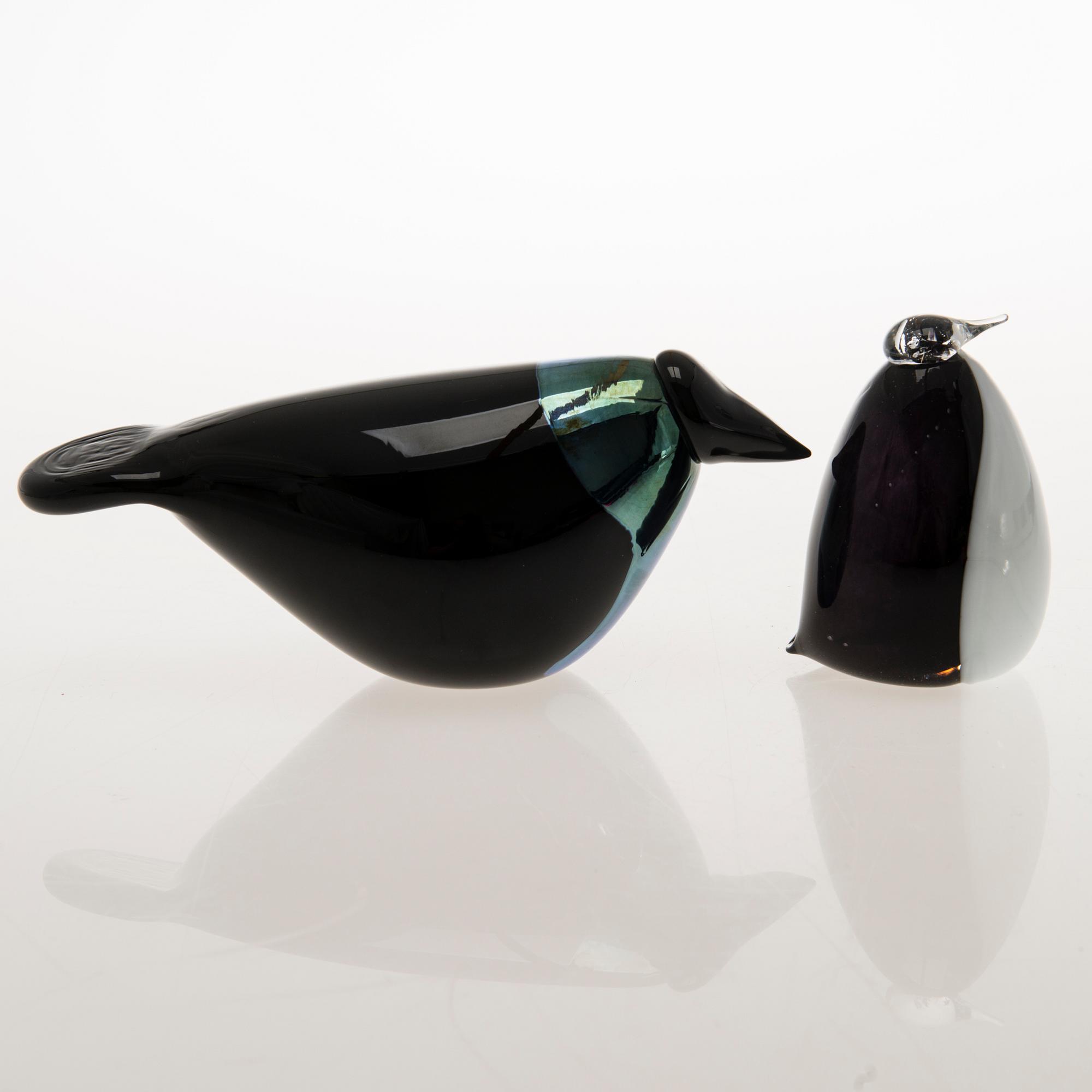 OIVA TOIKKA, two glass figurines, 'Crow' and 'Ping Penguin', O. Toikka Nuutajärvi.