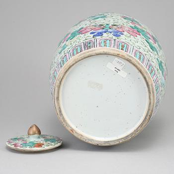 A famille rose jar, late Qing dynasty, circa 1900.