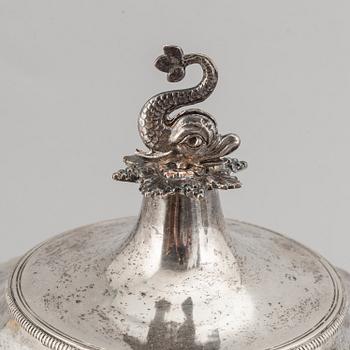 Adolf Zethelius, sockerskålar, 2 st snarlika, silver, Stockholm 1812 + 1819.