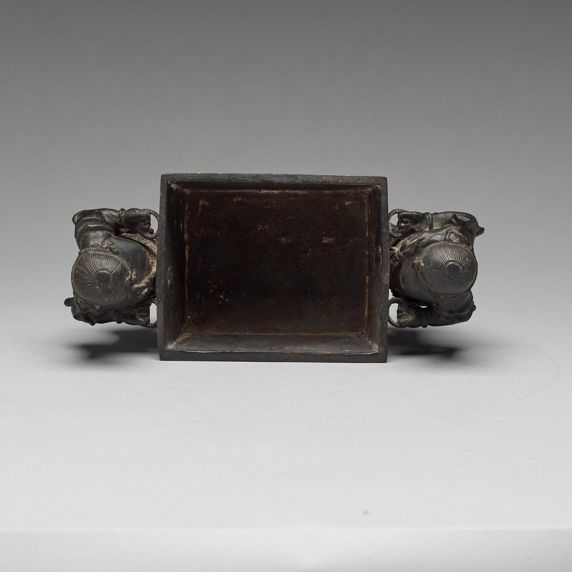 A bronze incense burner carried by two men, Qing dynasty (1644-1912), with Xuande mark.