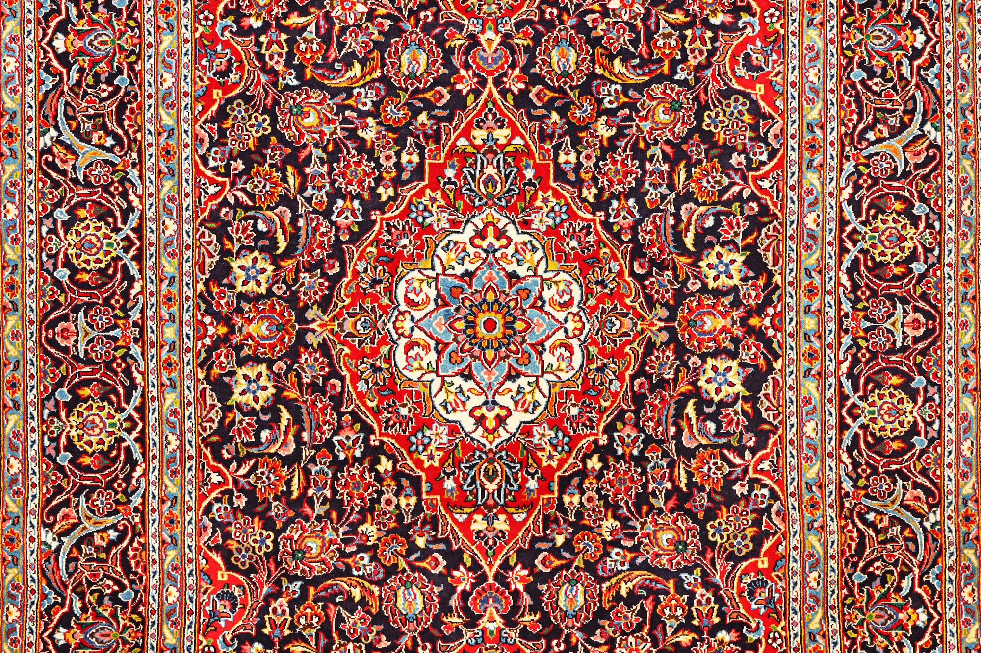 Matta, Keshan, ca 326 x 207 cm.