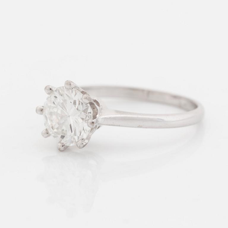 An 18K white gold ring set with a round brilliant-cut diamond.