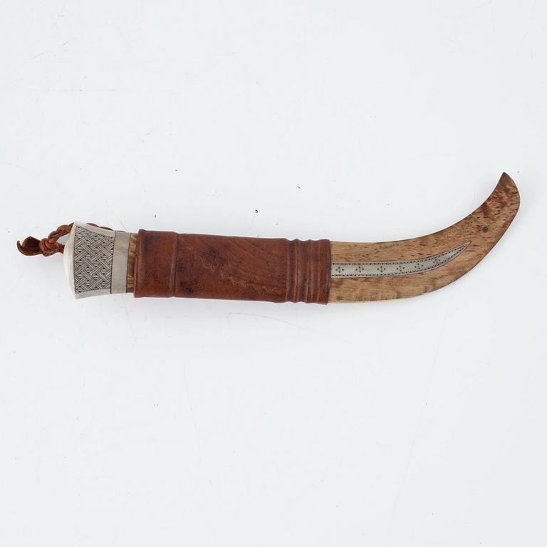 Per-Erik Nilsson, a reindeer hornknife, signed.