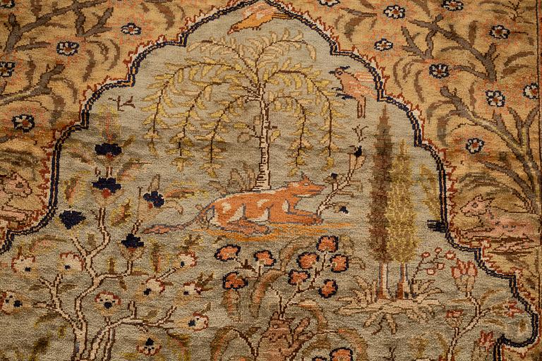 MATTO, a semi-antique Kayseri, ca 175 x 123 cm (as well as 2 cm flat weave at the ends).