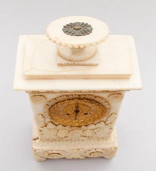 BORDSUR, alabaster, 1800-tal.