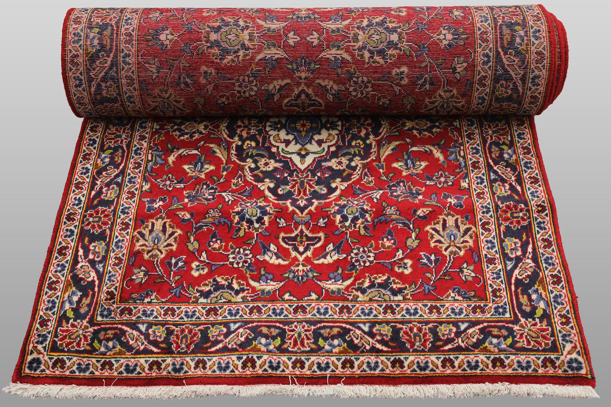 A Keshan runner carpet, 587 x 95 cm.