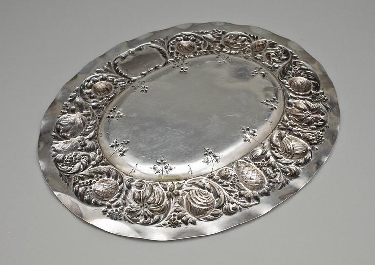 PRESENTERFAT, silver, Jugend, C G Hallberg, Stockholm, 1910. Vikt 558 g.