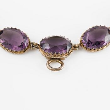 COLLIER, förgyllt silver samt fasettslipade ametister. Vikt 44,9 gram.