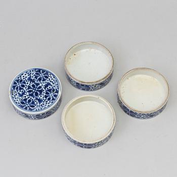 A Chinese porcelain blue and white stack candy box, Qing dynasty, 19th century.