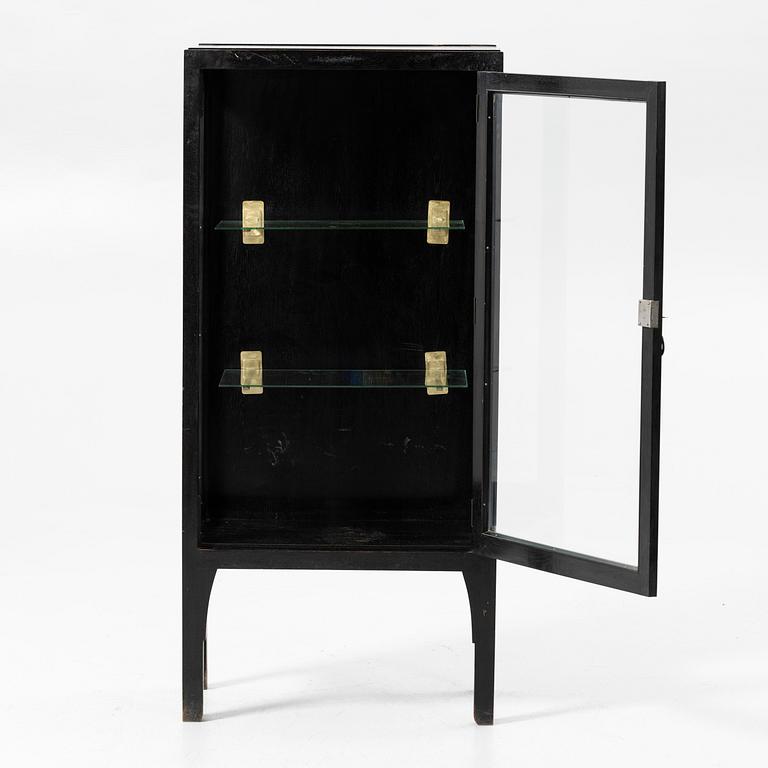Display cabinet, 20th century.