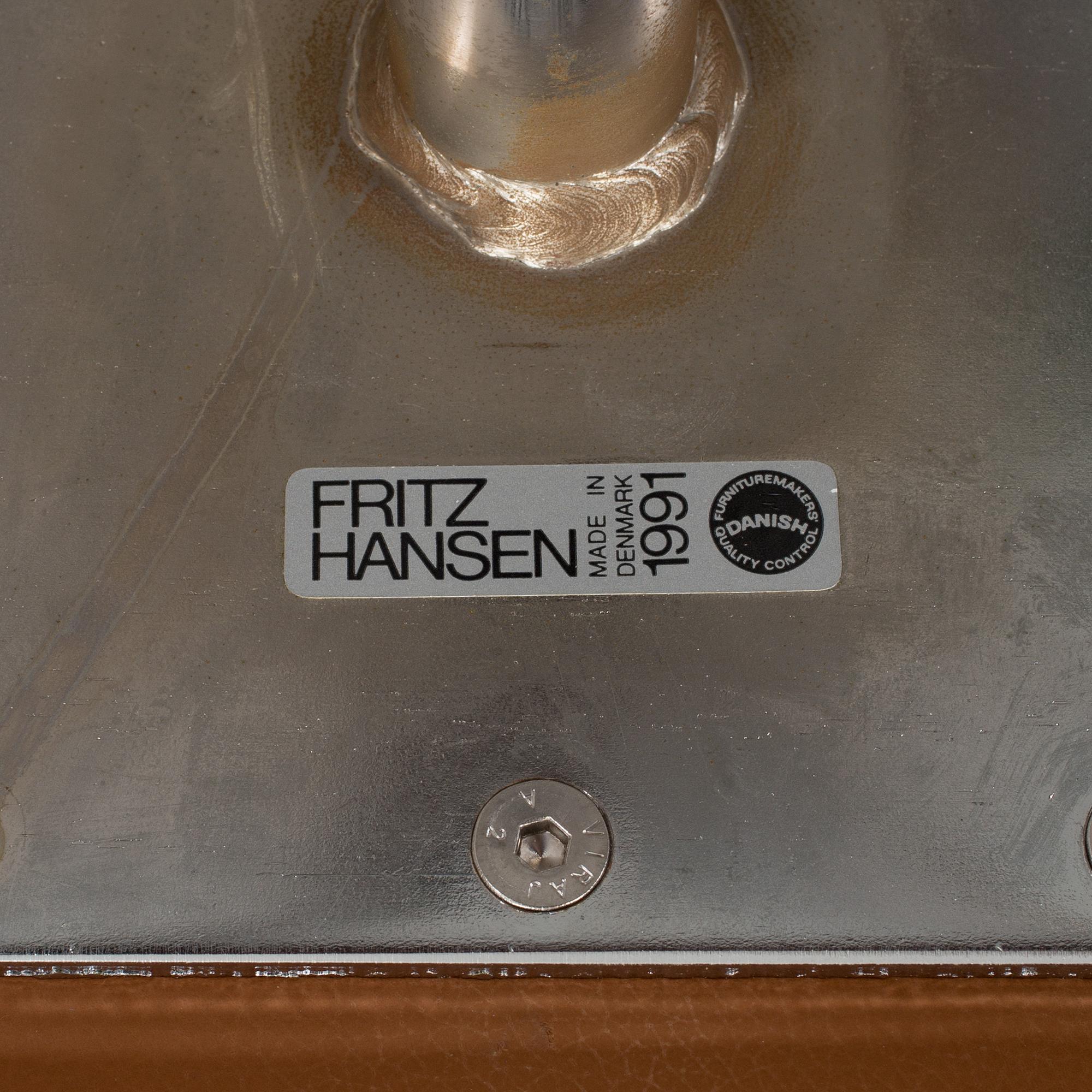 A Danish Arne Jacobsen "Svanen" armchair for Fritz Hansen, 1900-talets andra hälft.