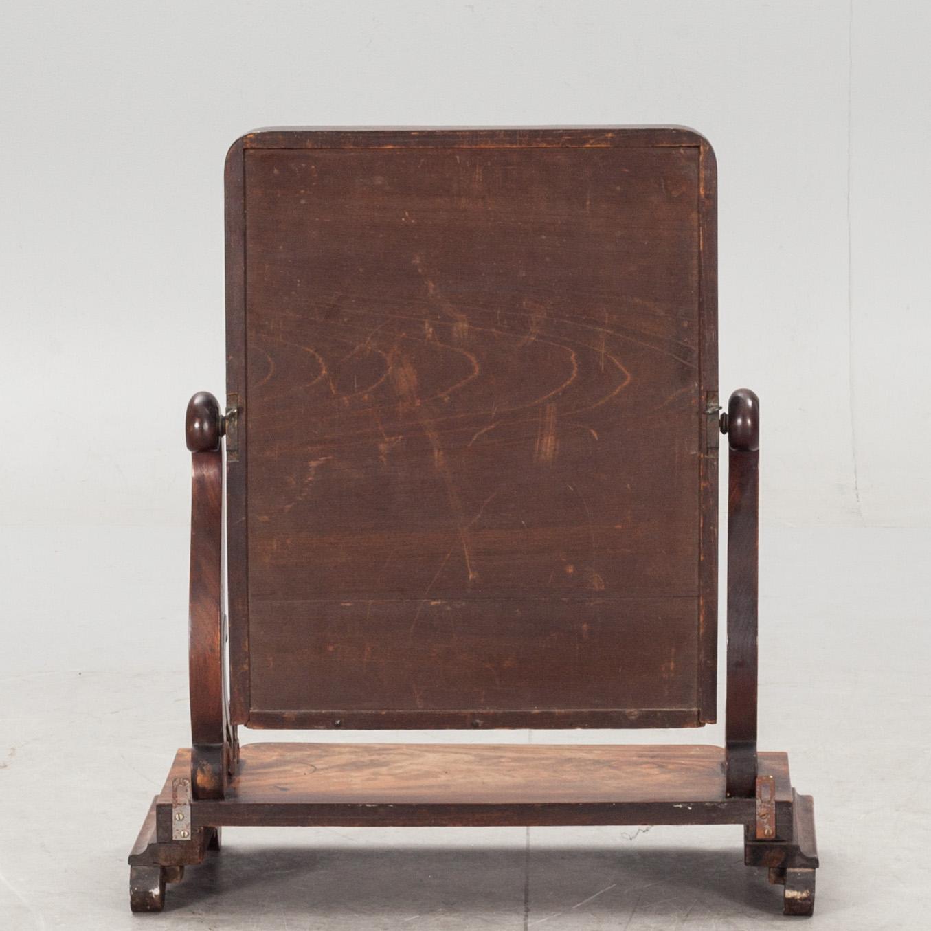LÅDSPEGEL, nyrokoko, 1800/1900-tal.