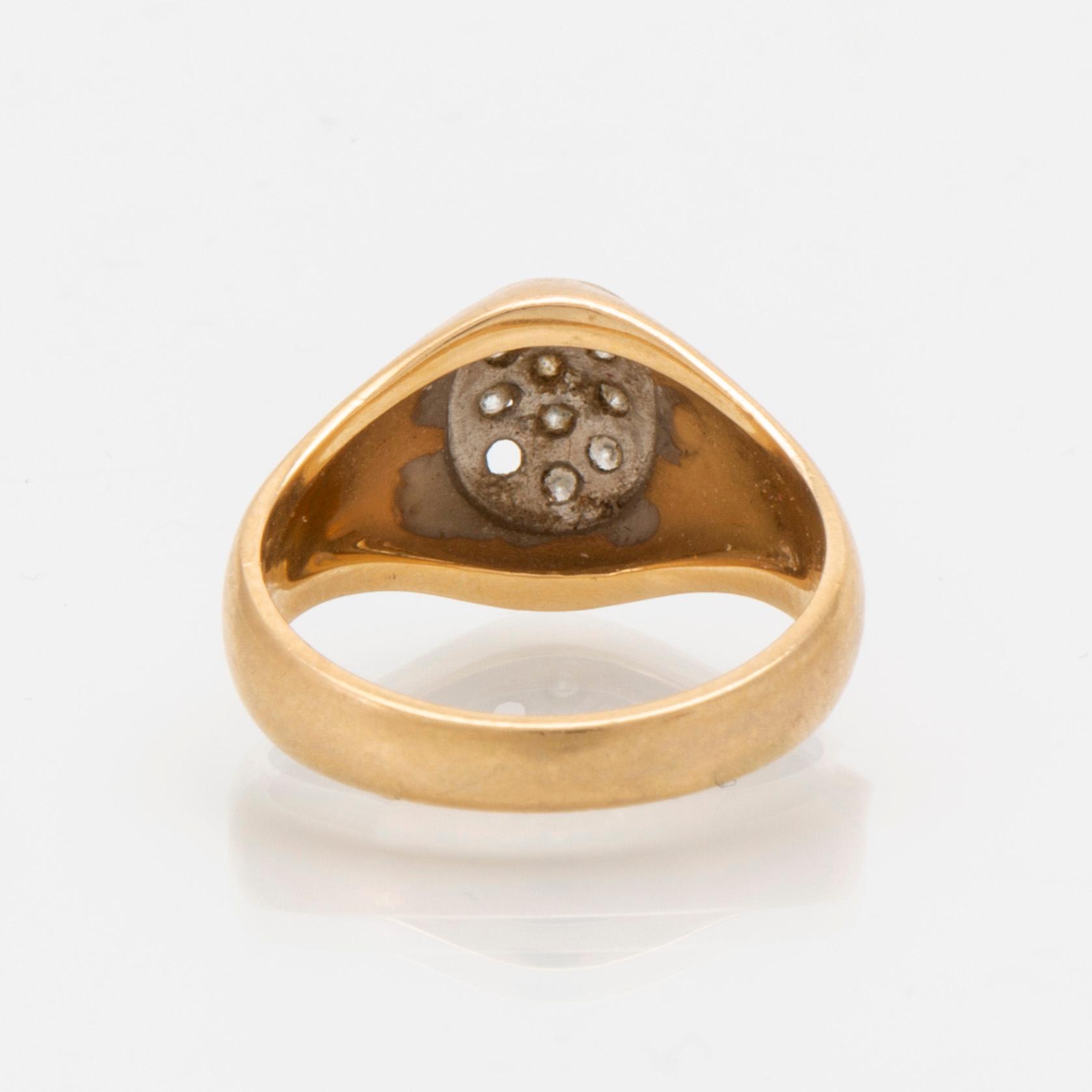 Ring 18K gold w brilliant-cut diamonds approx 0.15 ct in total, 1 diamond is missing, size 49.