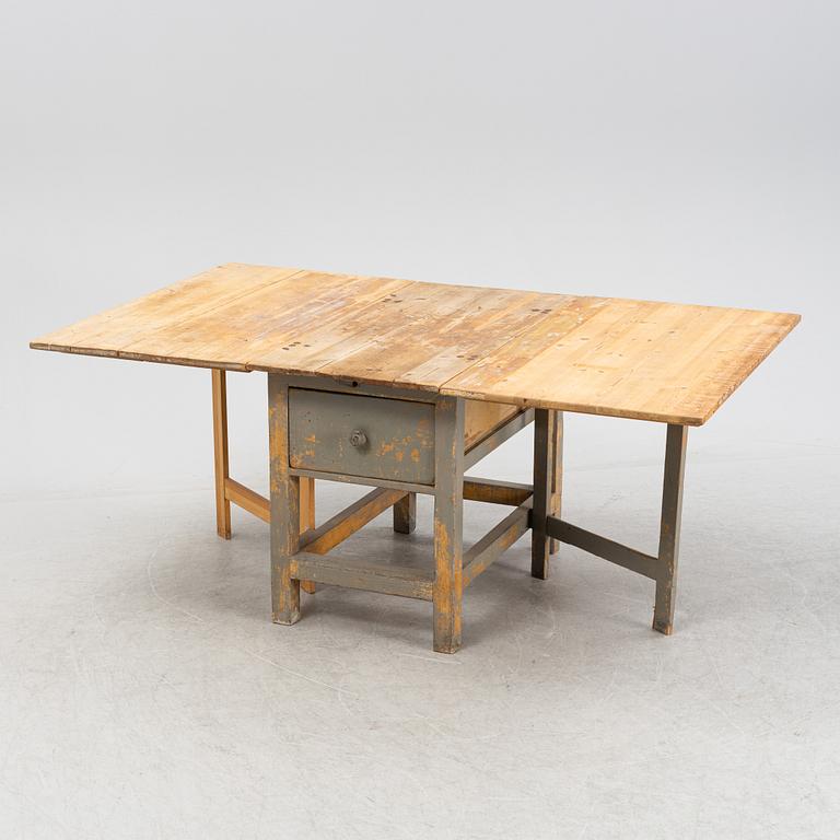A 20th Century gate leg table.