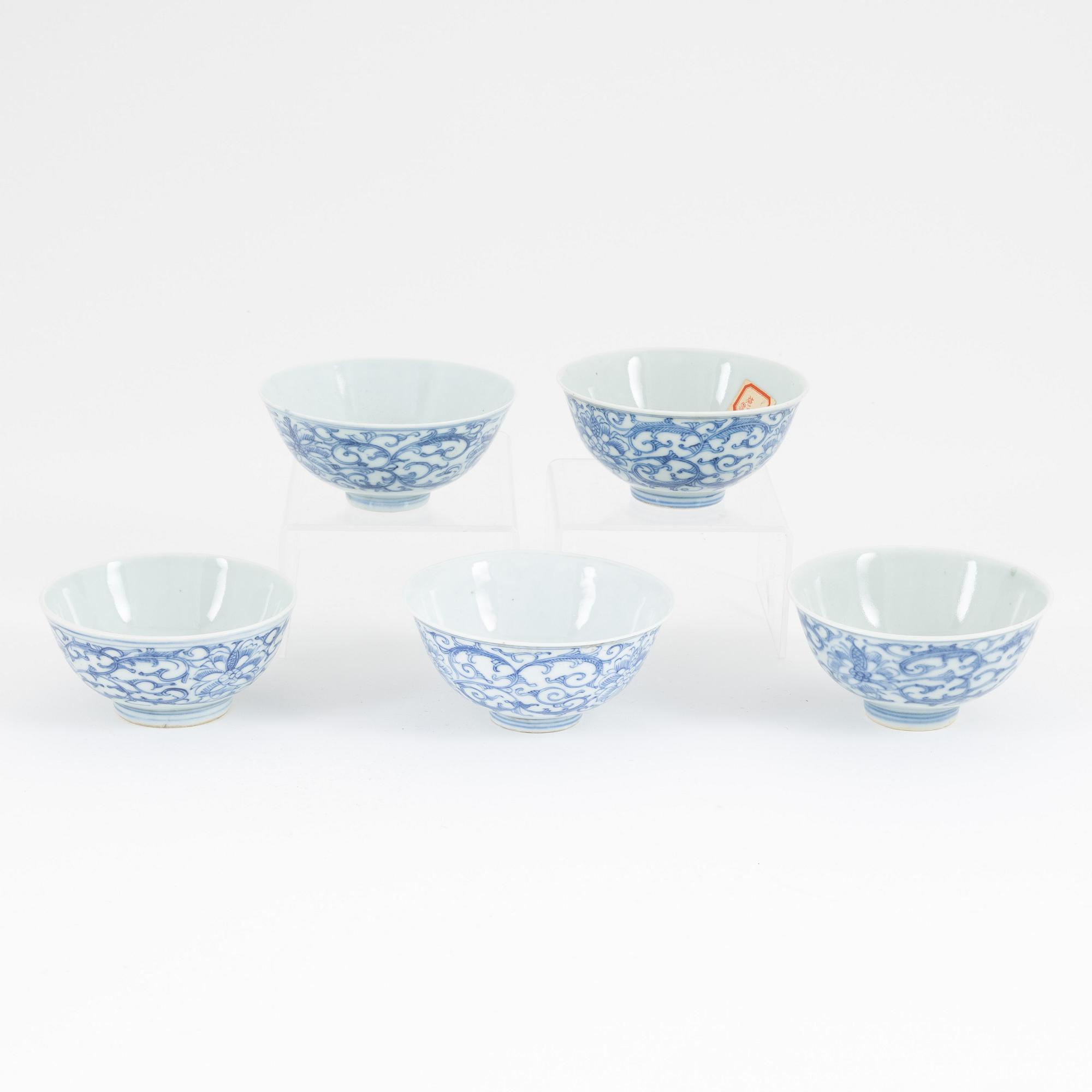 Skålar, fem stycken, porslin, Kina, sen Qingdynasti, omkring år 1900.
