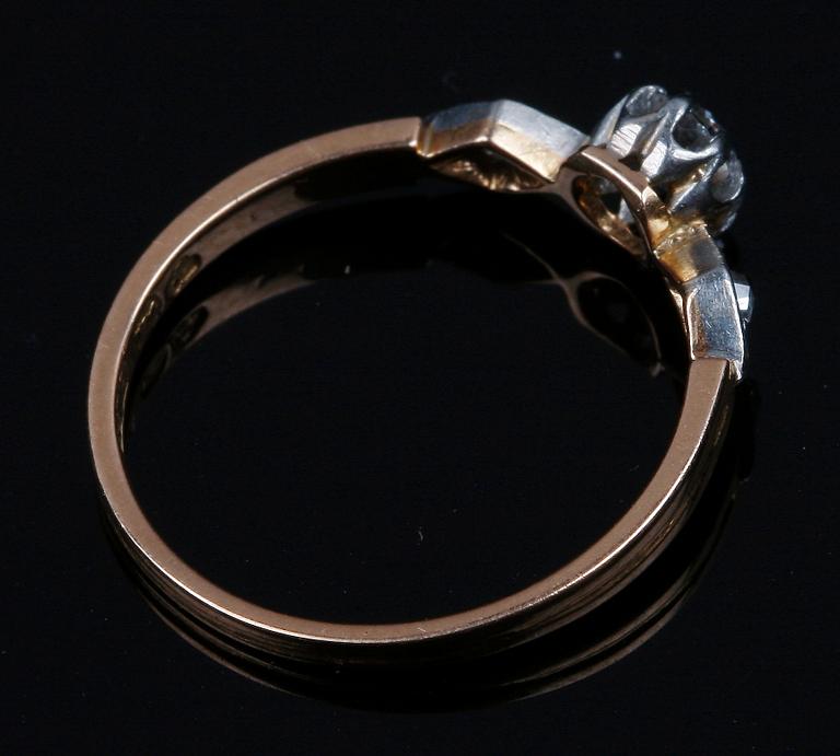RING, 18 K guld och diamanter, CG Hallberg, 1904.