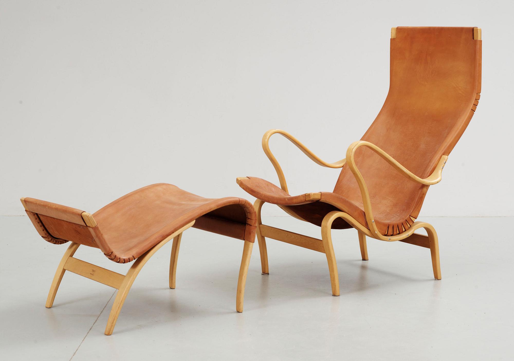 FÅTÖLJ MED FOTPALL. "Pernilla", Bruno Mathsson. 1960-tal.