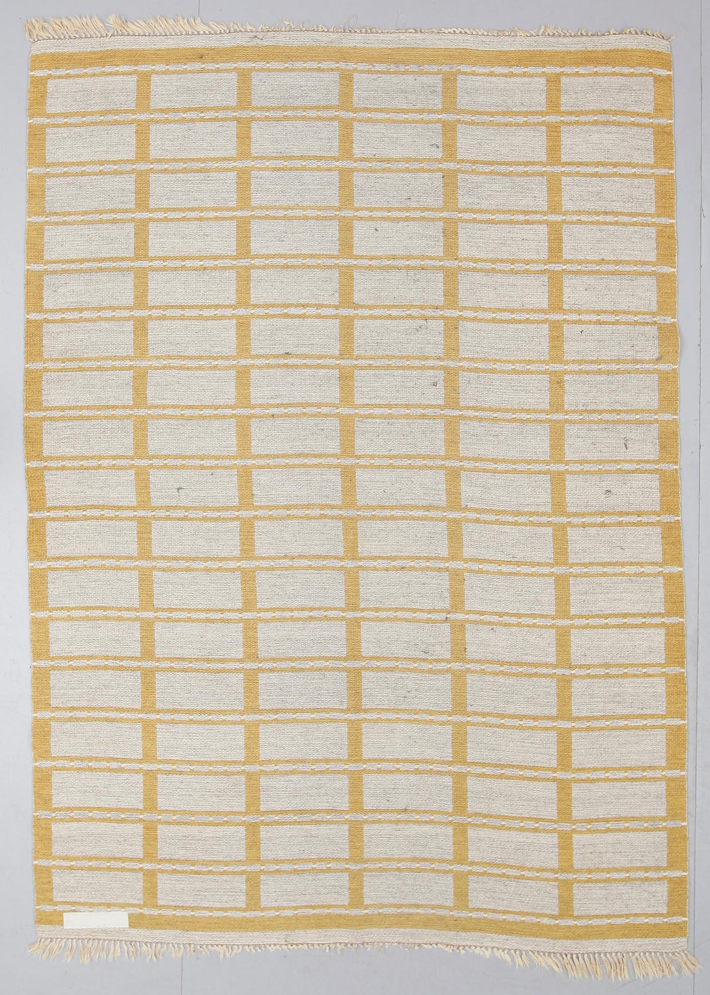 MATTA, rölakan. Ca 288 x 203 cm.