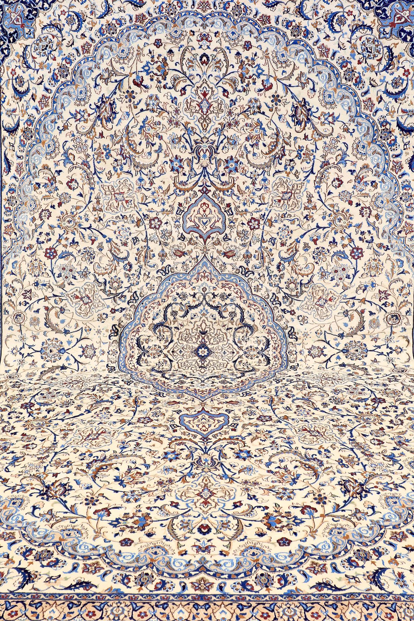 A CARPET, Nain part silk, s.k 9 LAA, 588 x 393 cm.