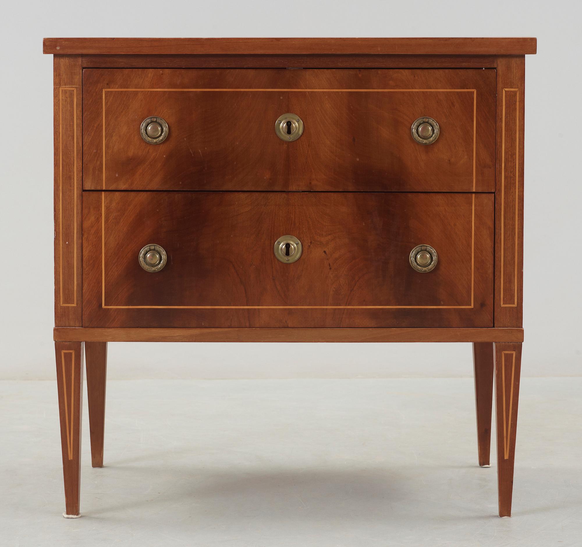 BYRÅ, sengustaviansk stil, omkring 18/1900-tal.