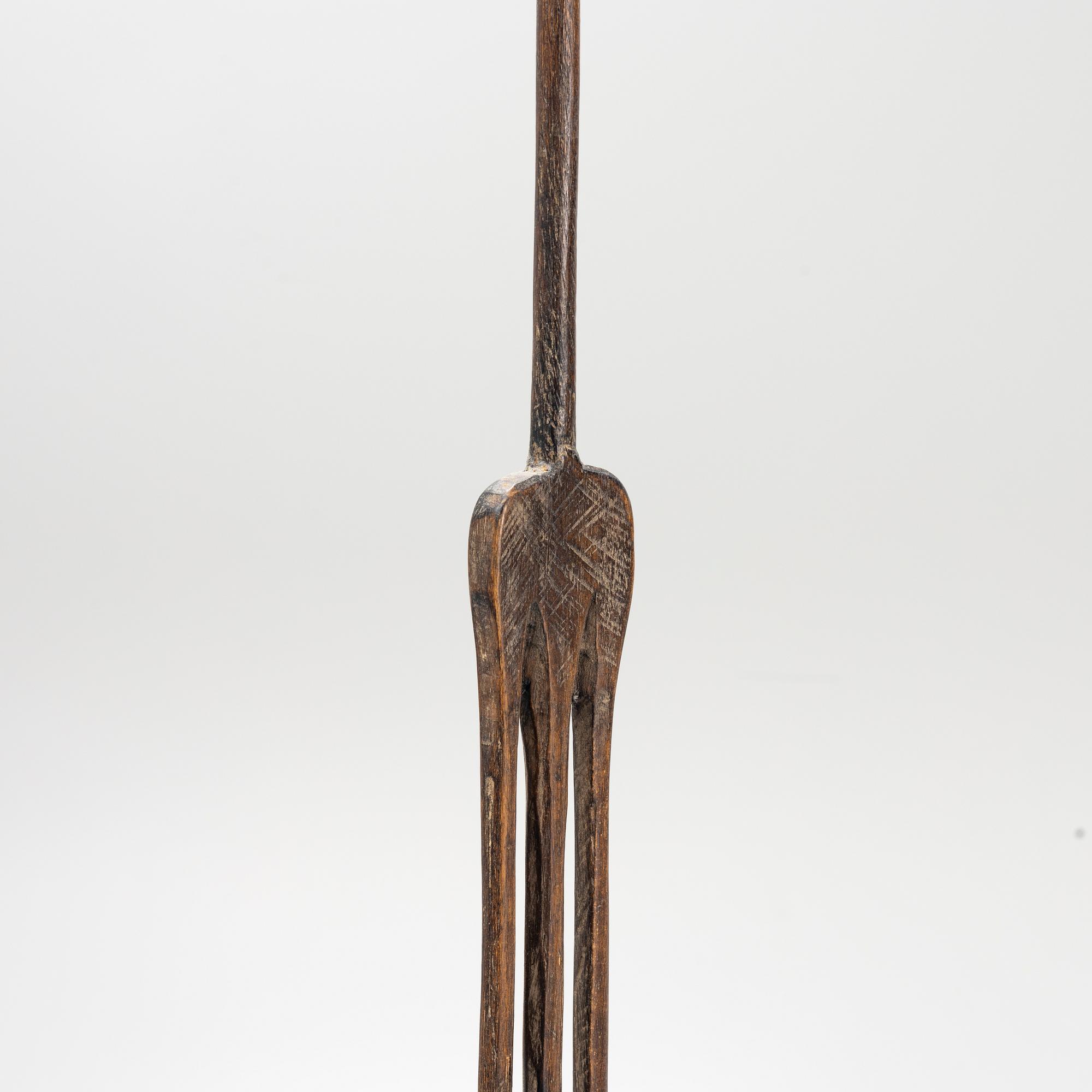 Twelve sculptures, reportedly from Makonde, Tanzania, Luba, Congo, and moore, from the second half of the 20:th century.