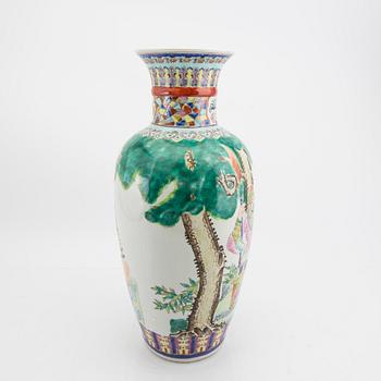 A Chinese porcelain vase 20th century.