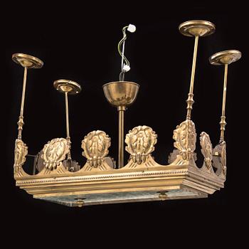 TAKLAMPA / BILJARDBORDSLAMPA, mässing och glas, 1900-talets första hälft.