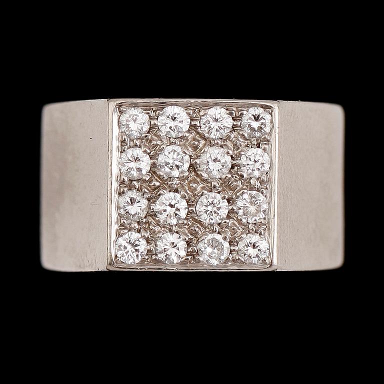 RING, 18 k vitguld och briljantslipade diamanter 0.55 ct., svenska stämplar 1972. Vikt ca 16 g.