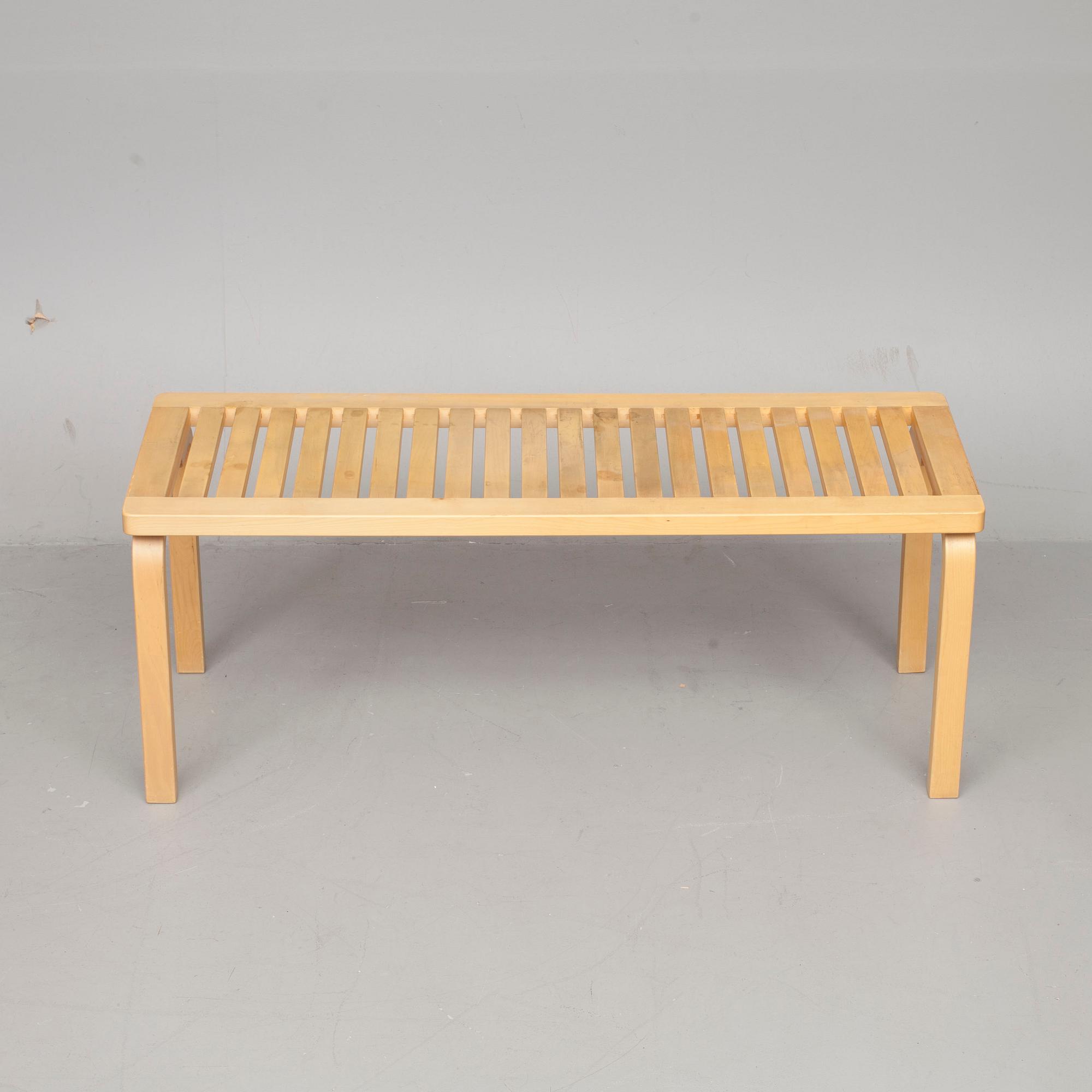 BÄNK, 153A, Alvar Aalto, Artek. Modellen formgiven 1945.