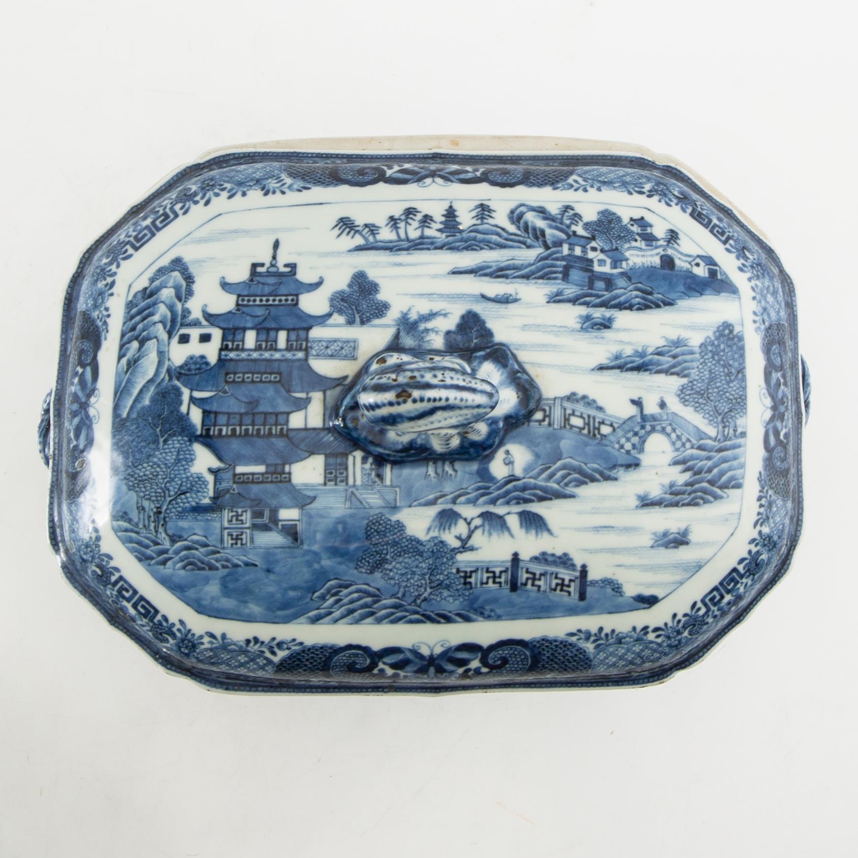 Terrin med lock och fat Kina Qianlong (1736-95) porslin.